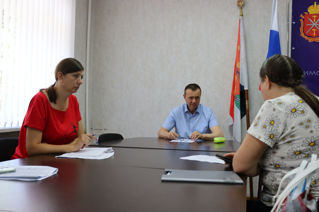 Евгений Захаров провел прием жителей.