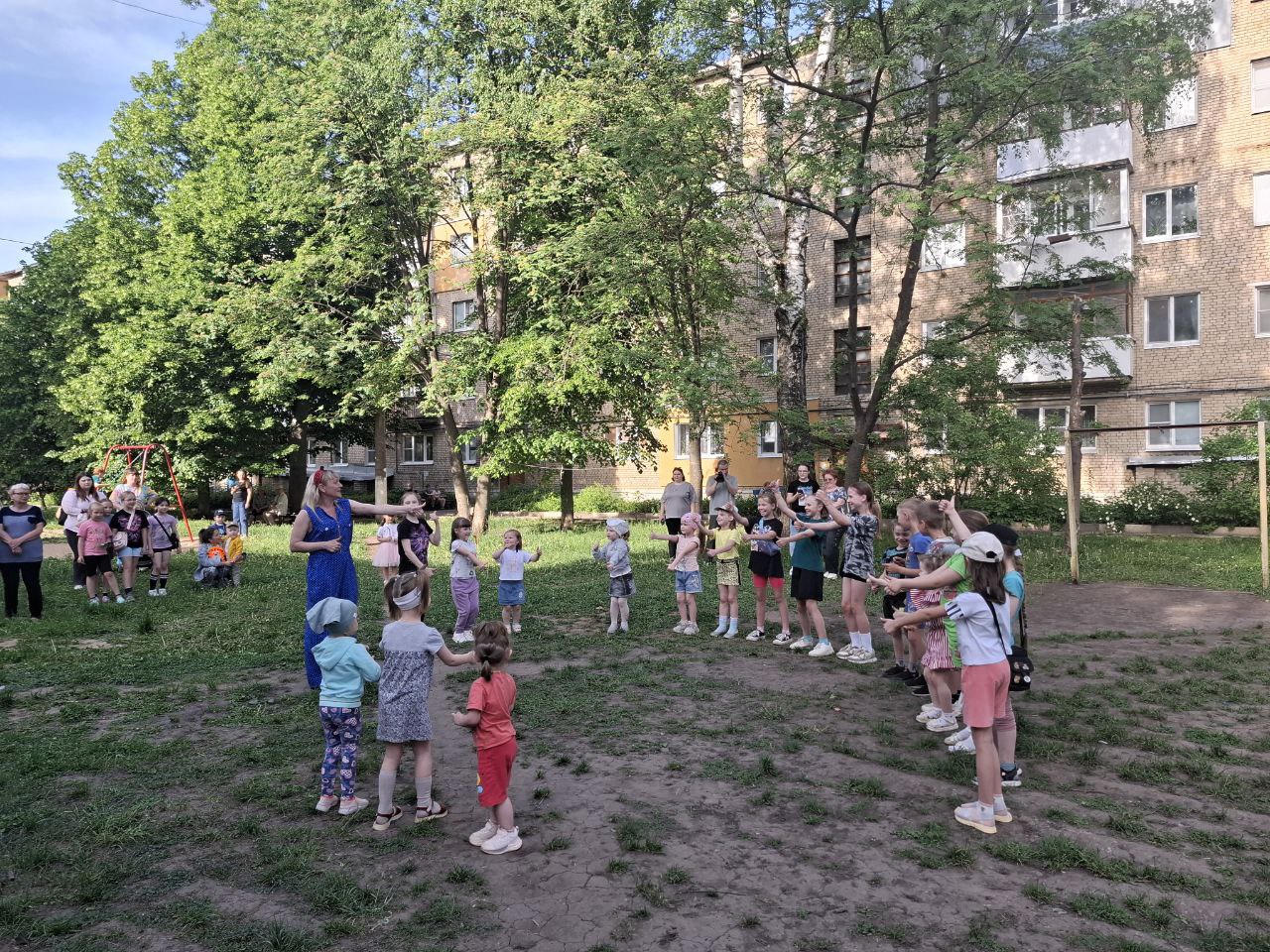 День соседей отметили на ул. Коммунистическая.