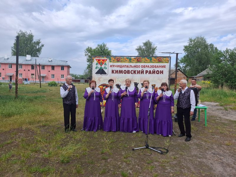 В микрорайоне Новый отметили День соседей.